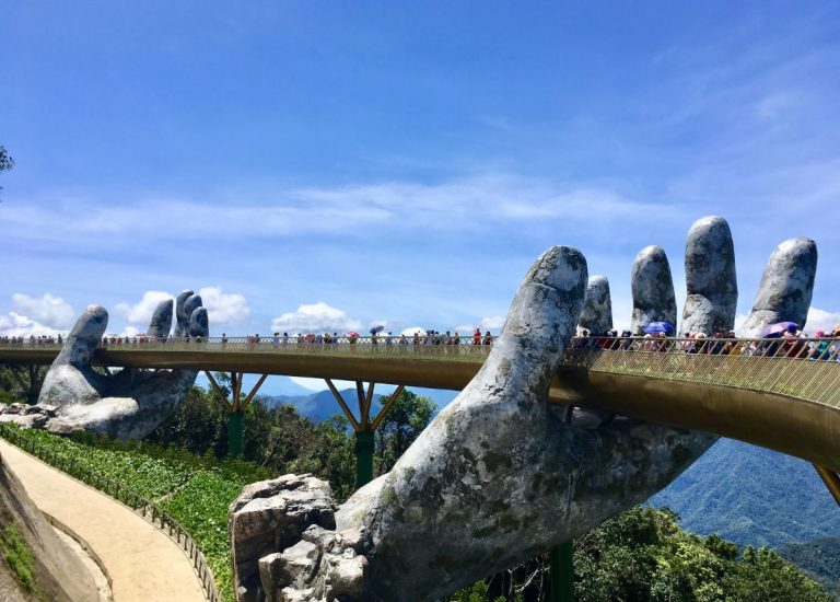 Cầu Vàng Đà Nẵng – Điểm check-in cực hot nổi tiếng thế giới