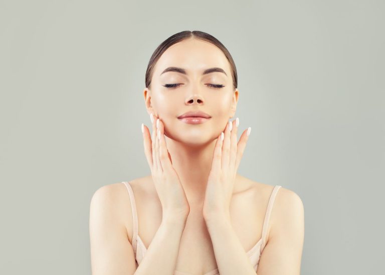 Các bước chăm sóc da buổi sáng, buổi tối cơ bản tại nhà