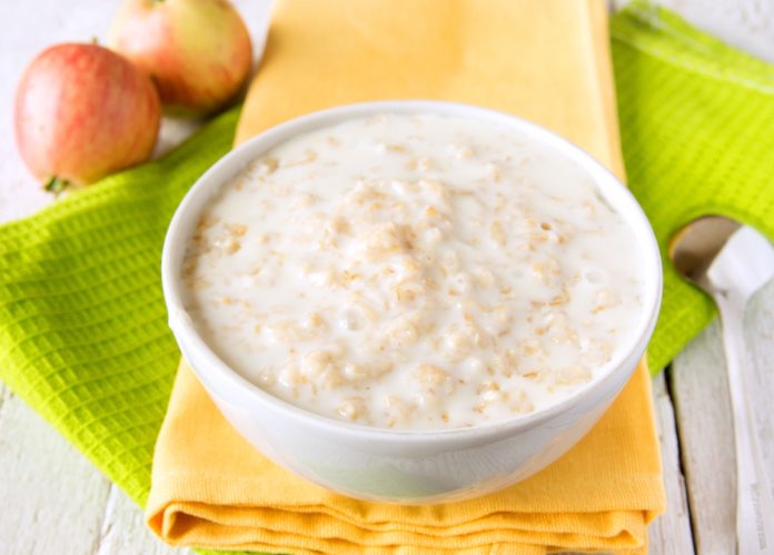Cháo yến mạch cho bé