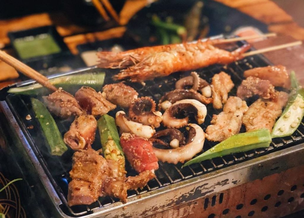 Ngon BBQ là quán buffet chuyên phục vụ đồ nướng và lẩu