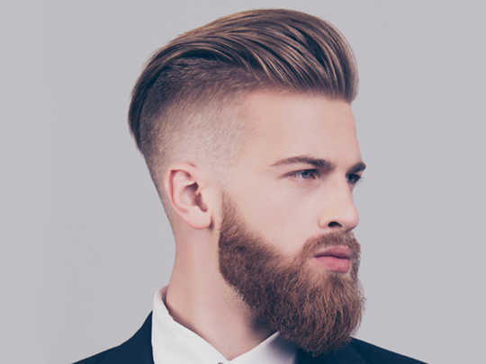 Kiểu tóc nam ngắn undercut vuốt ngược chính là một trong những kiểu tóc đẹp góp phần tạo nên phong thái và vẻ đẹp nam tính cho các chàng trai