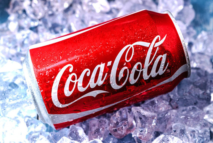 Dùng xăng và Coca để tẩy mốc quần áo