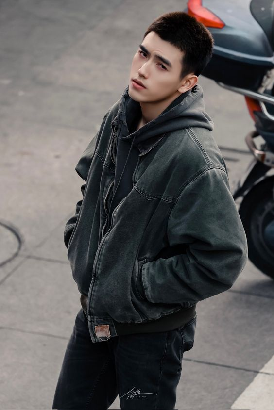 Tóc phái mạnh ngắn ngủn Á Lục crew cut
