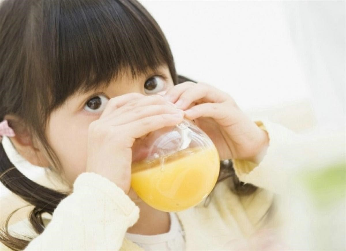 Bổ sung vitamin C giúp hỗ trợ hệ thống dịch của trẻ và giảm sốt nhanh hơn 