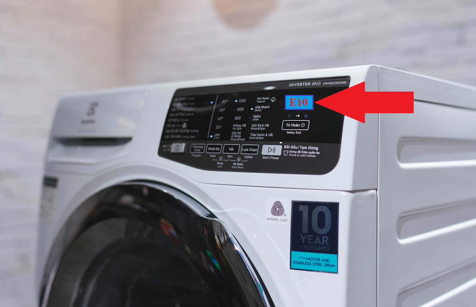 Khi máy giặt Electrolux gặp sự cố báo lỗi E10, trên màn hình máy xuất hiện biểu tượng này
