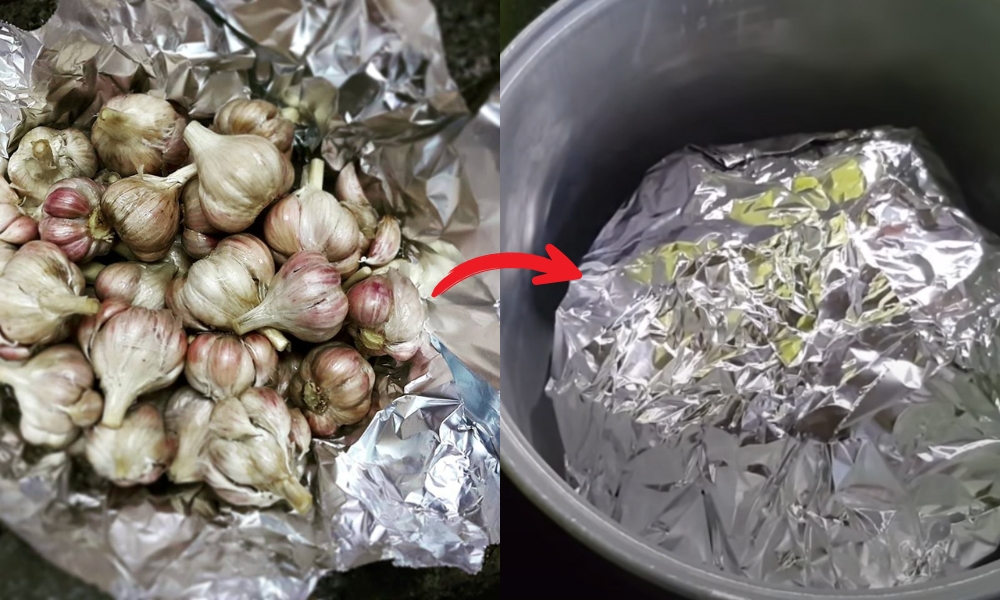 Bọc kín tỏi bằng giấy bạc và đem ủ trong nồi cơm điện