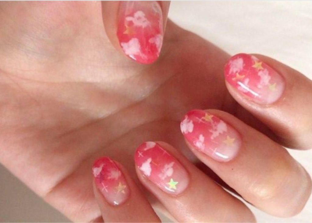 Mẫu nail đám mây thạch đỏ giúp bạn trở nên nổi bật và rực rỡ hơn