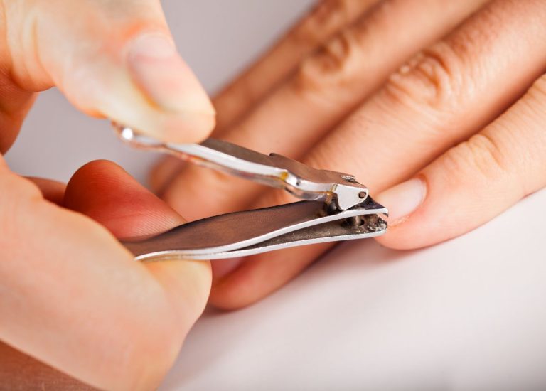 Vì sao nên xem ngày cắt móng tay? Những điều cần lưu ý 