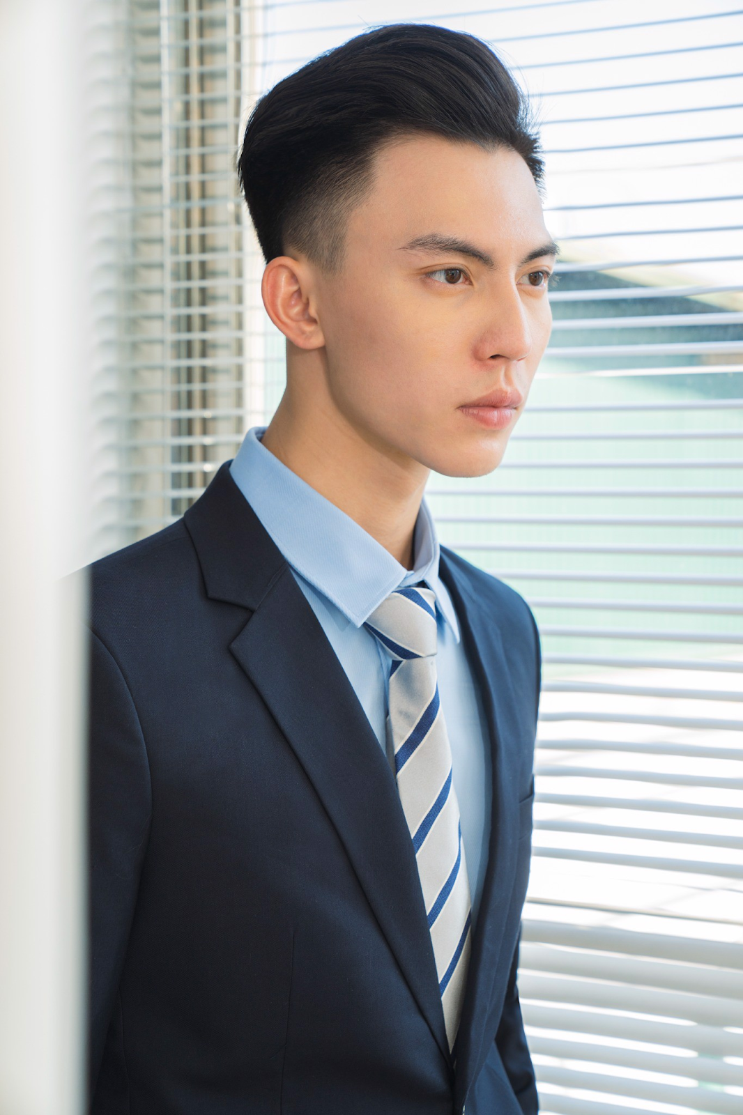 Nếu diện tóc Pompadour với những bộ suit lịch lãm cùng chiếc cà vạt nam tính, bạn chắc chắn sẽ làm đổ gục mọi cô gái 