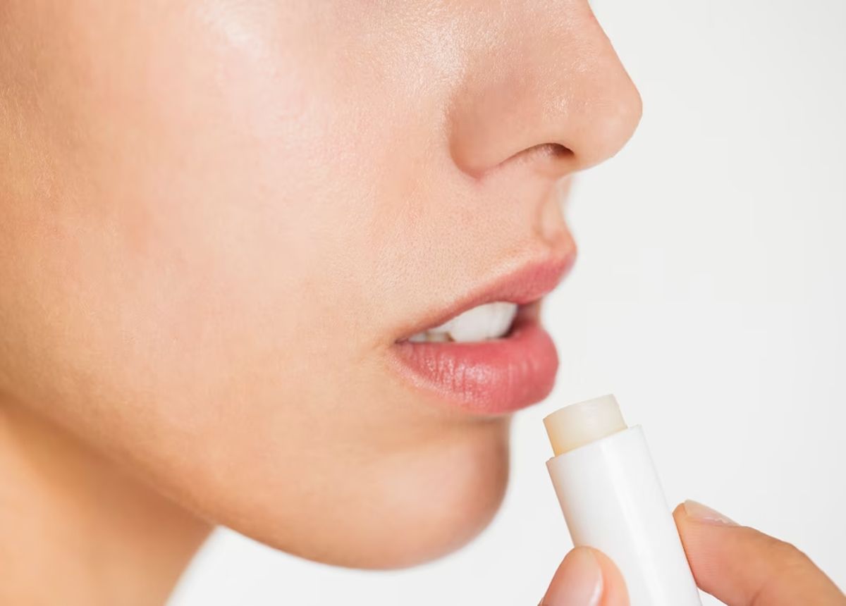 Bí quyết dưỡng môi căng mọng, mềm mịn tự nhiên