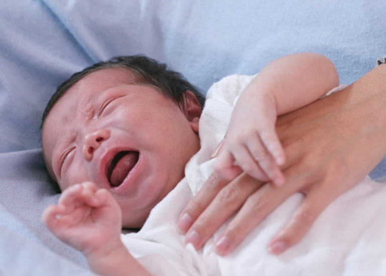 Trẻ sơ sinh bị ho: Nguyên nhân và cách trị ho cho trẻ
