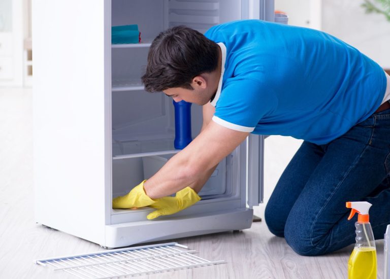 Làm gì khi tủ lạnh bị chảy nước? Nguyên nhân, cách khắc phục 