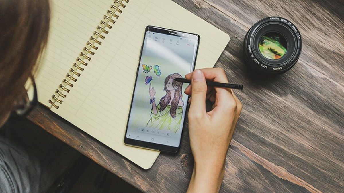 Điện thoại Samsung Note 8 với màn hình OLED cực xịn sò
