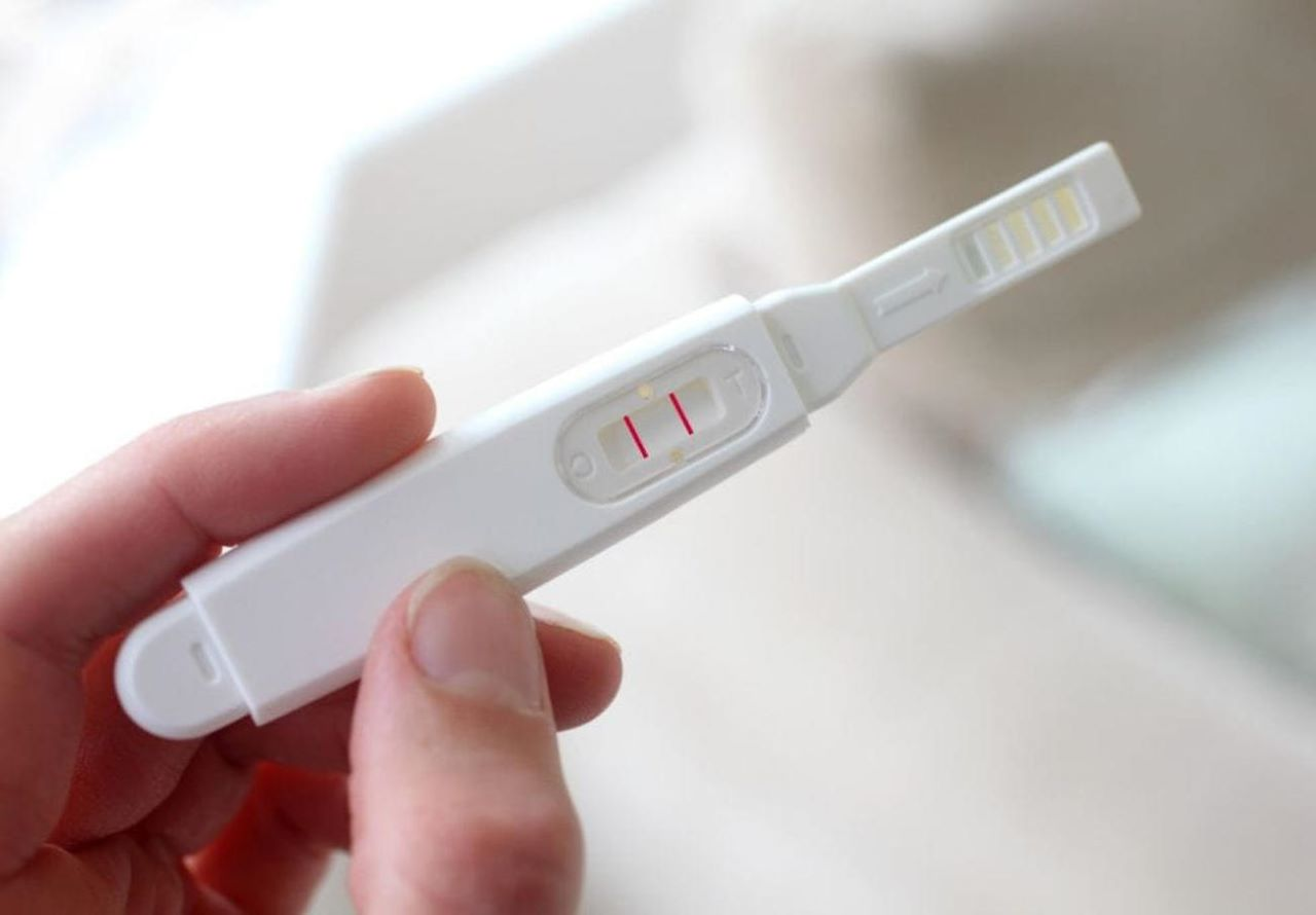 Que thử thai 2 vạch là dấu hiệu của việc có thai 