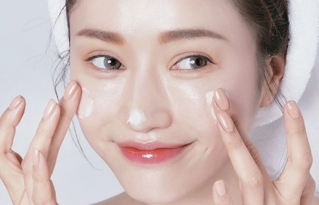 Dưỡng ẩm đúng cách giúp thu nhỏ lỗ chân lông