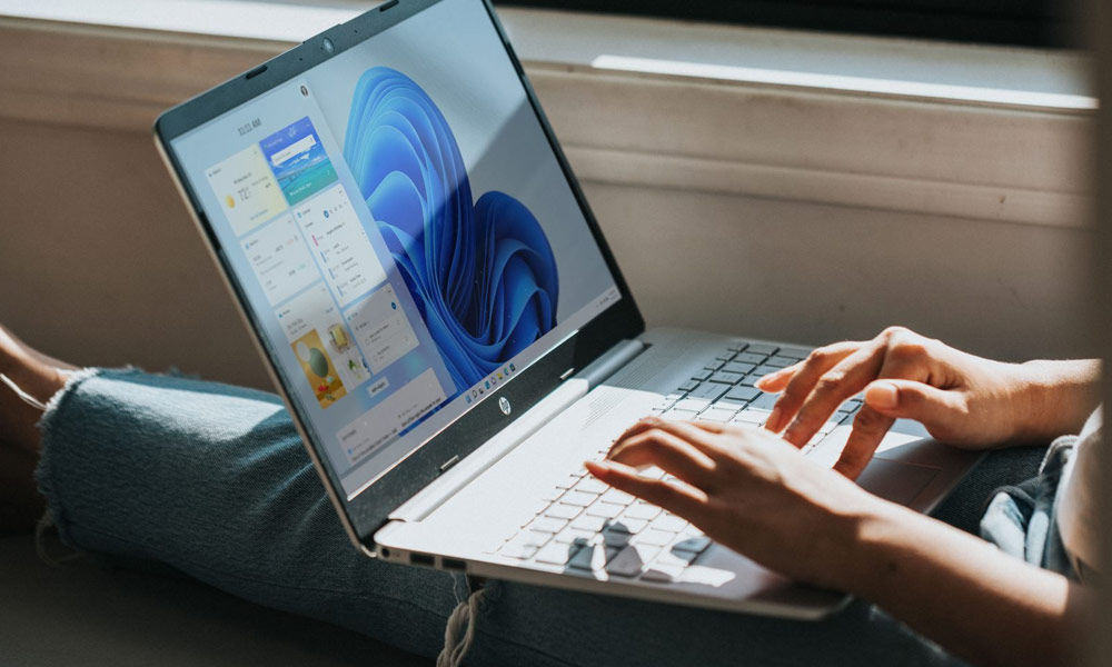 Khởi động lại laptop để sửa lỗi laptop không nhận tai nghe