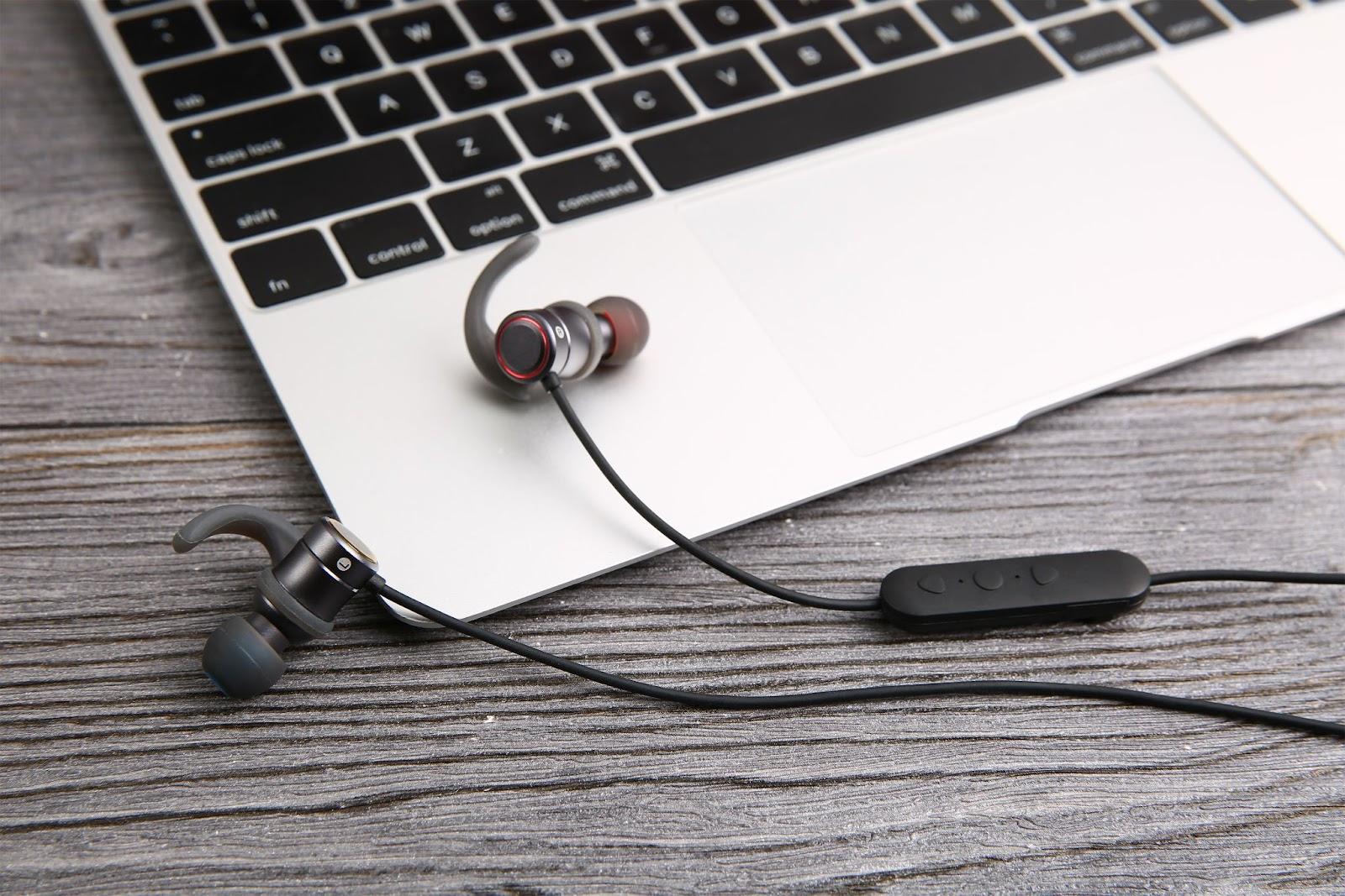 Nguyên nhân tai nghe có dây cắm điện thoại, máy tính, laptop bị rè