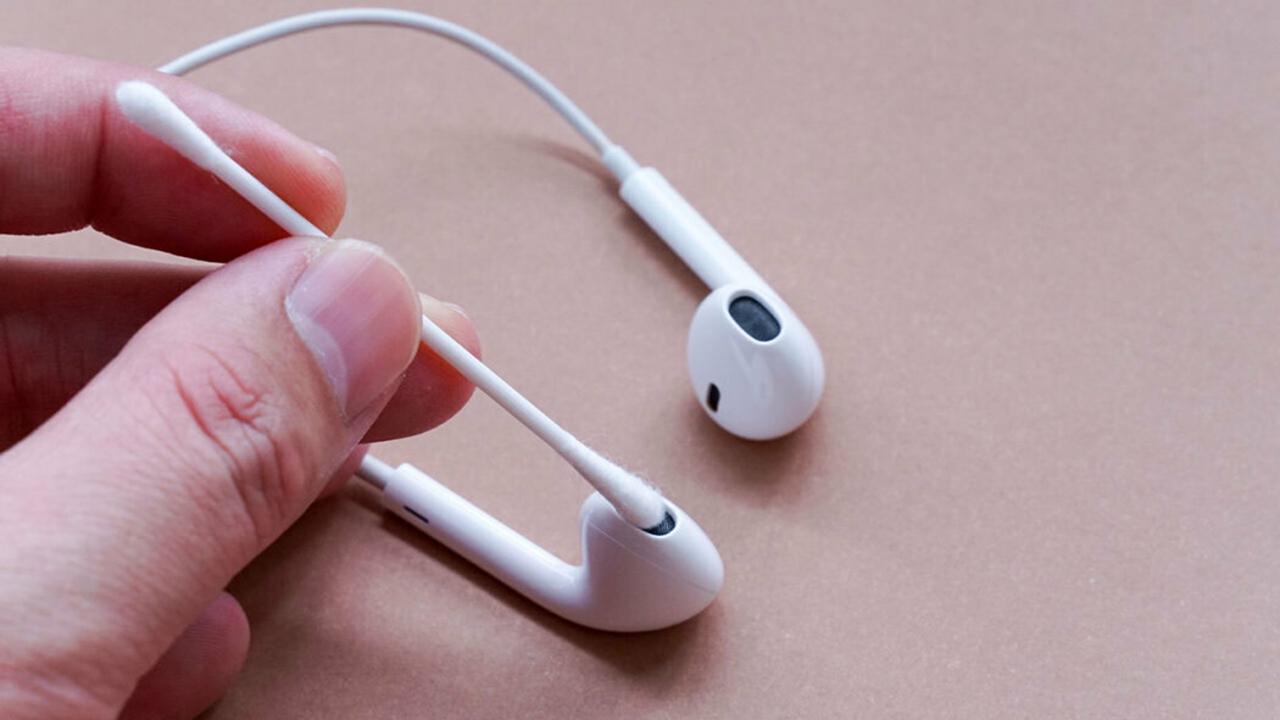 Bạn nên vệ sinh tai nghe thường xuyên và bảo quản nơi khô thoáng