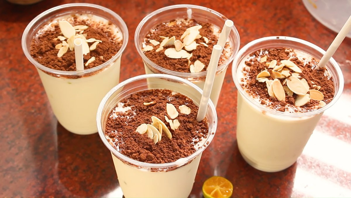 Sinh tố dừa cacao là món ăn dễ làm tại nhà