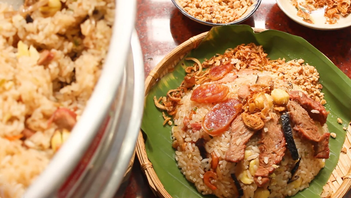 Thành phẩm sau khi nấu xôi mặn của người Hoa trông rất bắt mắt 