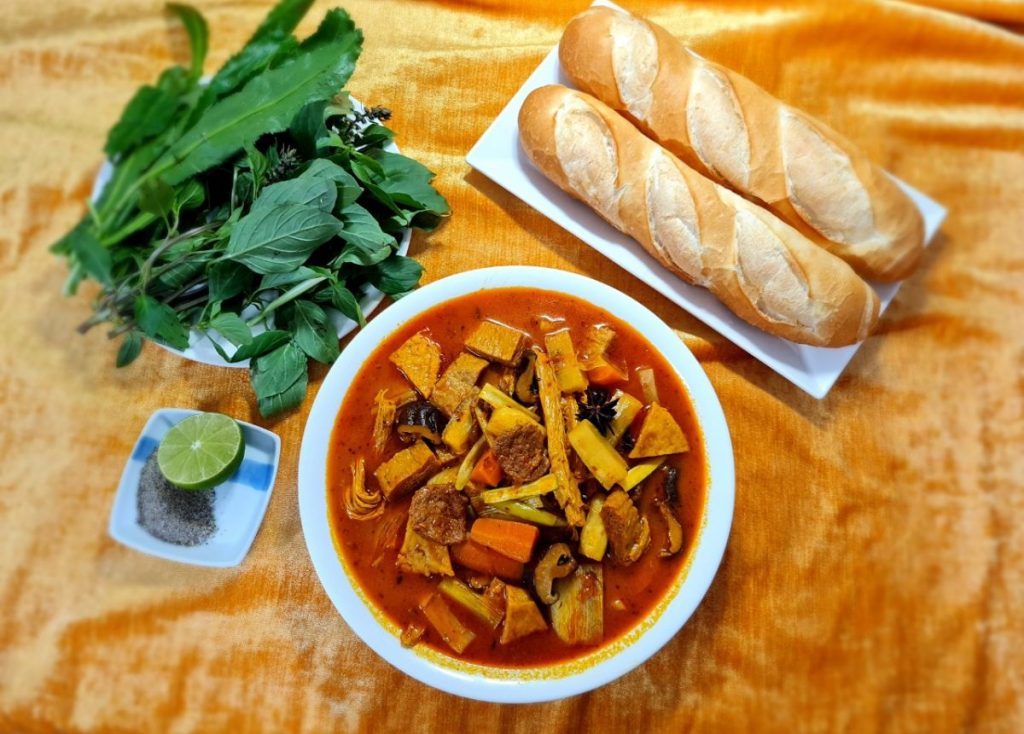 Các nguyên liệu để nấu món bò kho chay từ sườn non chay