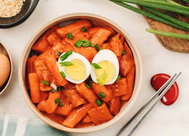 2 Cách làm Tokbokki bằng bánh tráng ngon, đơn giản tại nhà