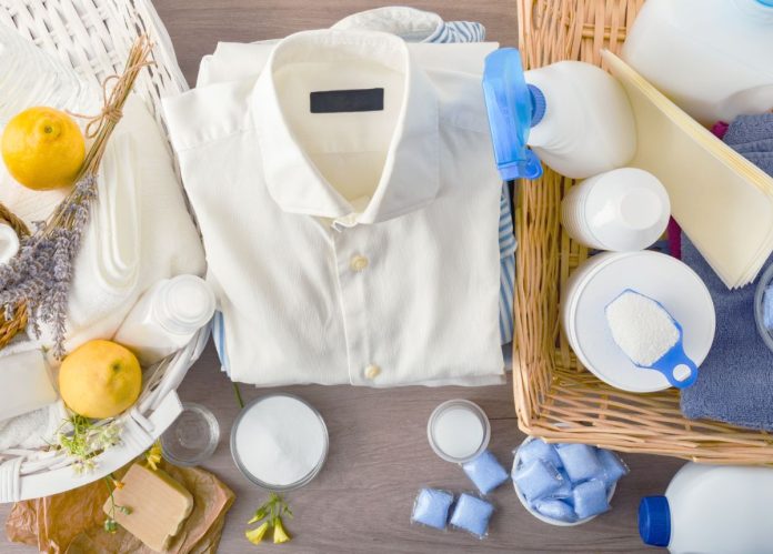 cách tẩy vết ố vàng trên áo trắng