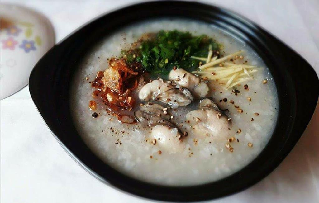Cách nấu cháo hàu nấm rơm, hạt sen thơm ngon tại nhà
