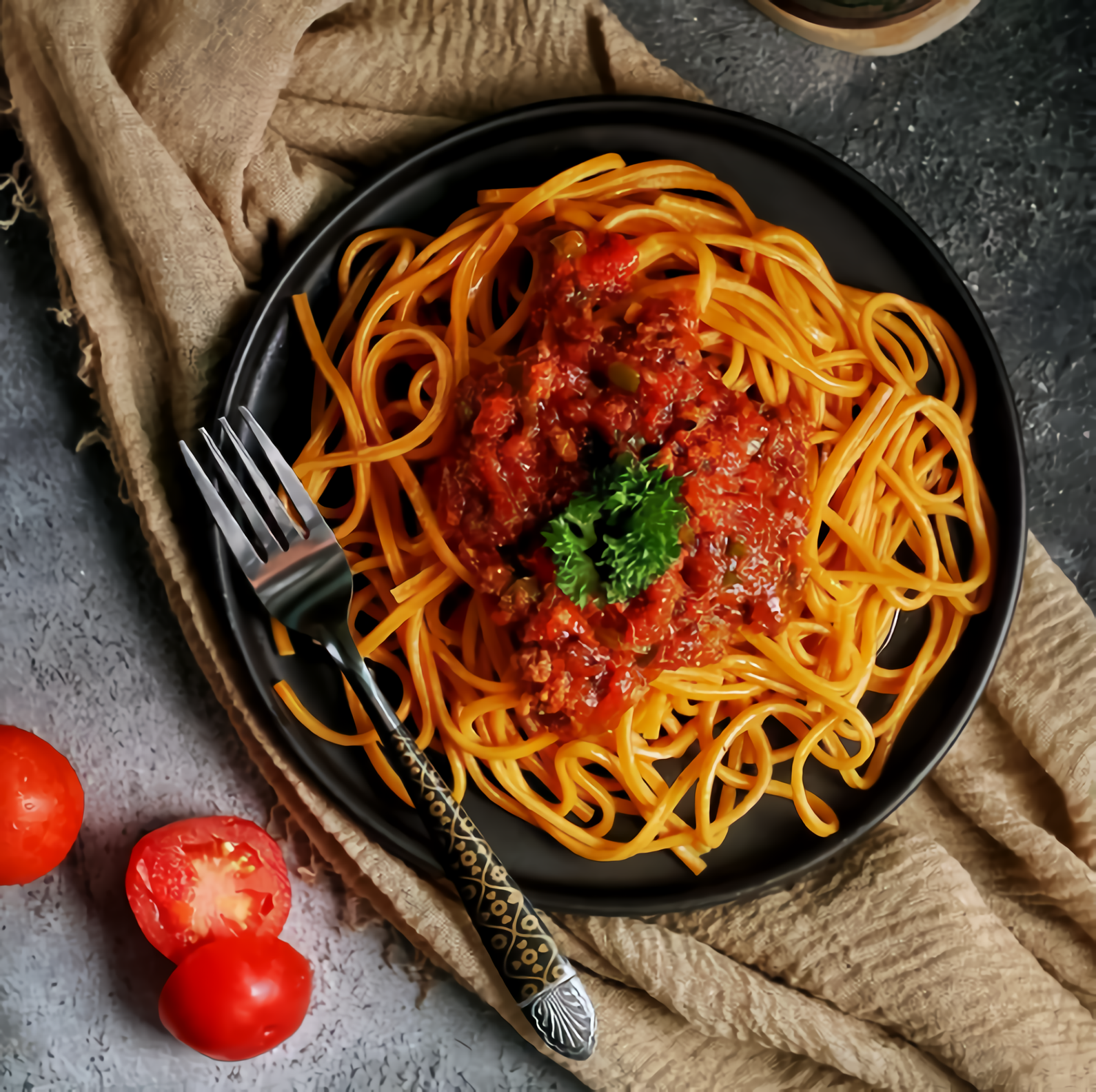 Mỳ Ý sốt cà chua thịt bằm tự chế biến 