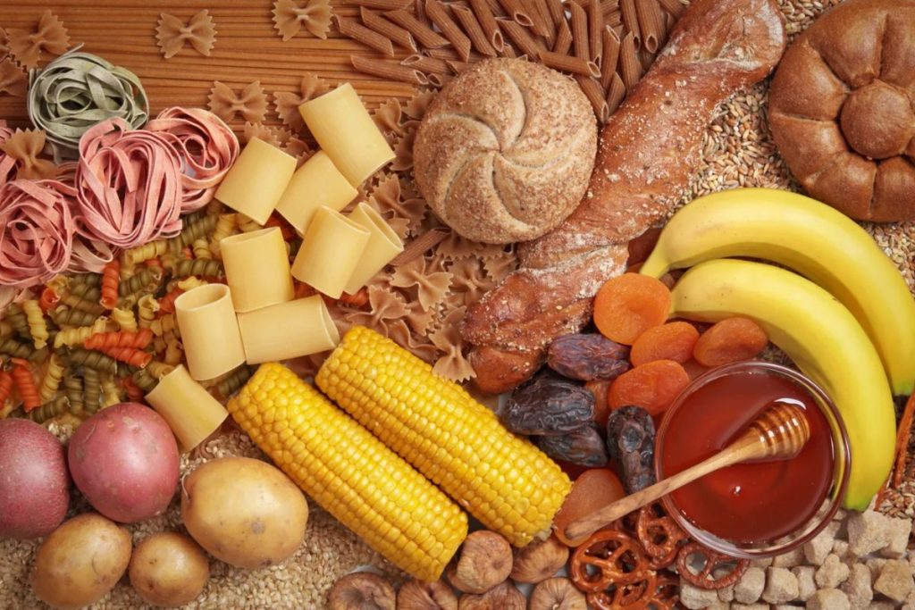 Carbohydrate cung cấp vitamin, khoáng chất và chất xơ giúp xương dài ra và chắc khỏe