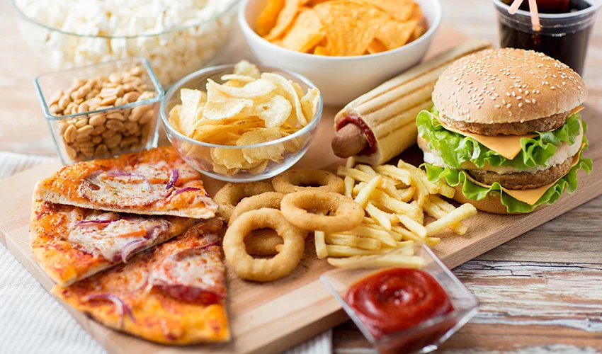 Hạn chế ăn nhiều chất béo và dầu mỡ trong ngày rụng dâu