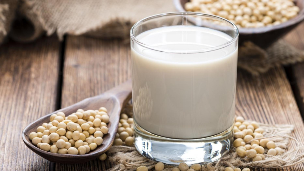 Uống sữa đậu nành có nở ngực không? 