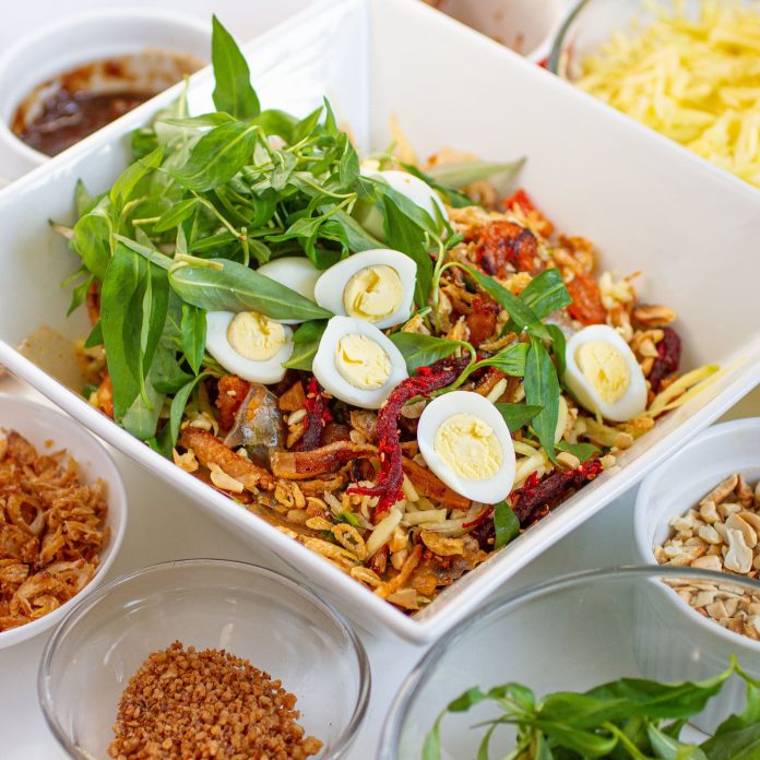Bánh tráng trộn bao nhiêu calo?