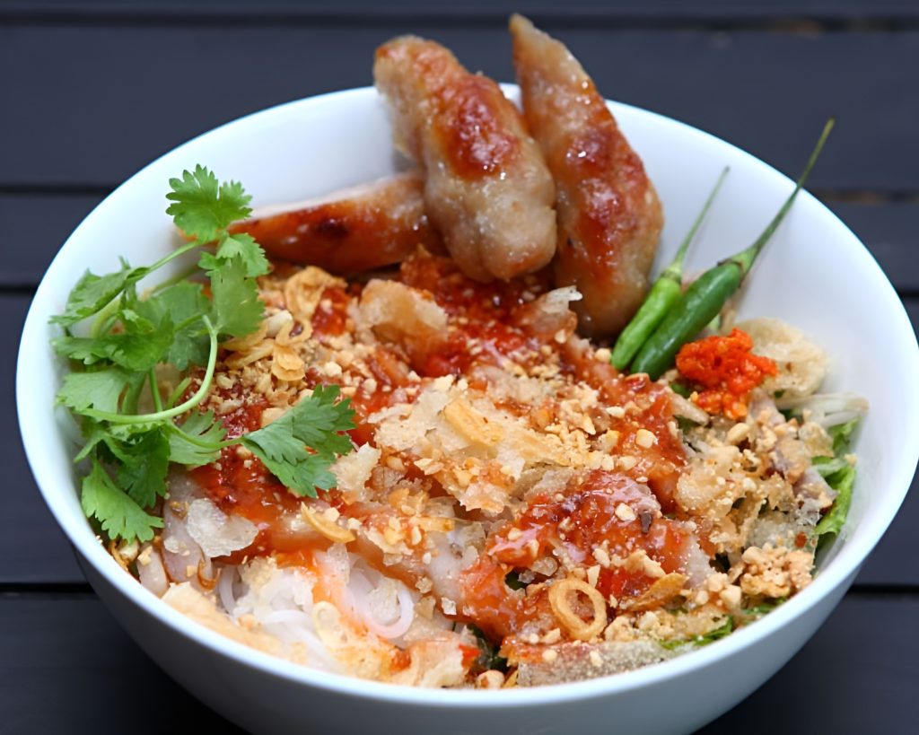 Tô bún nem thịt nướng kích thích vị giác của khách hàng