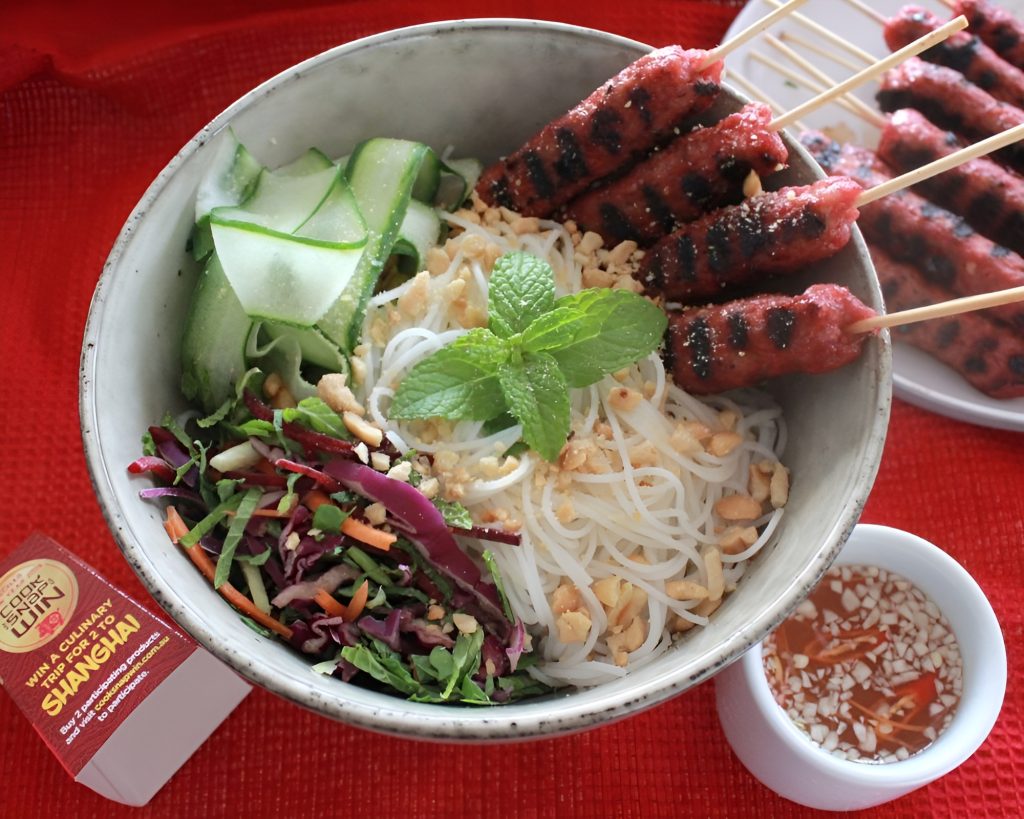 Bún thịt nem nướng nổi tiếng là đặc sản của Vĩnh Long