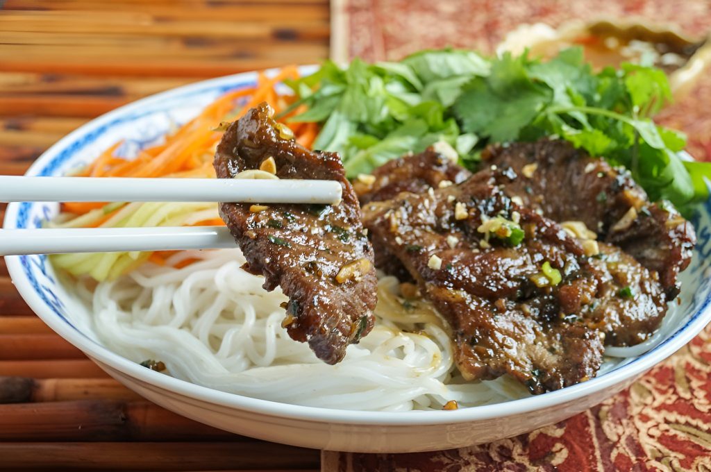 Tô bún thịt nướng thơm lừng và đậm đà