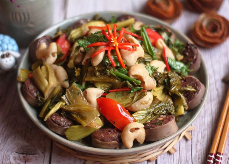 Cách làm lòng xào dưa thơm ngon, hấp dẫn tại nhà