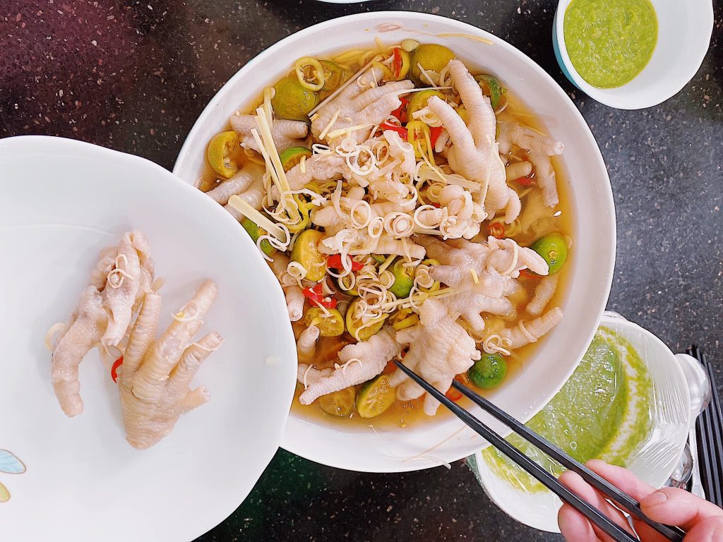 Chân gà rút xương ngâm sả tắc