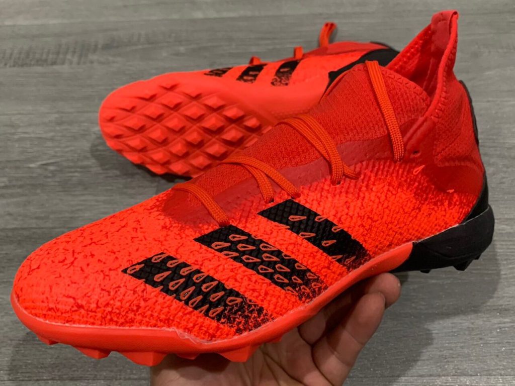 Giày Adidas Predator Freak.3 TF với kiểu thiết kế nổi bật, độc đáo