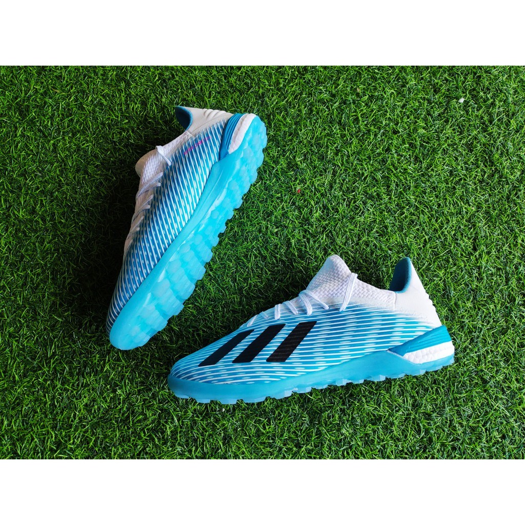 giày đá bóng Adidas