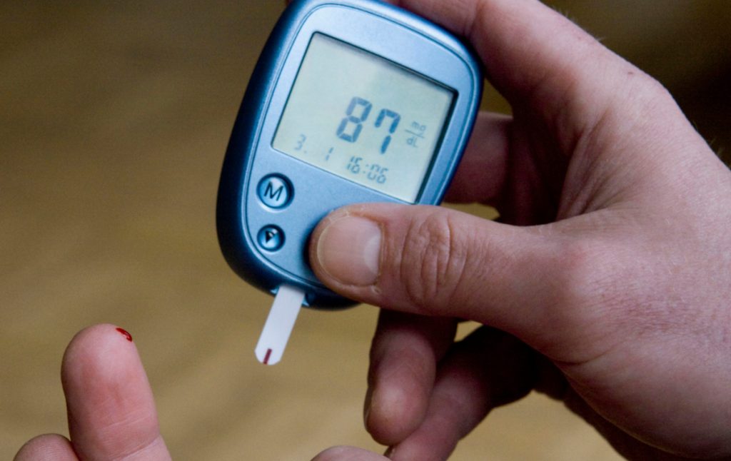 Máy đo đường huyết được sử dụng để đo lượng đường trong máu