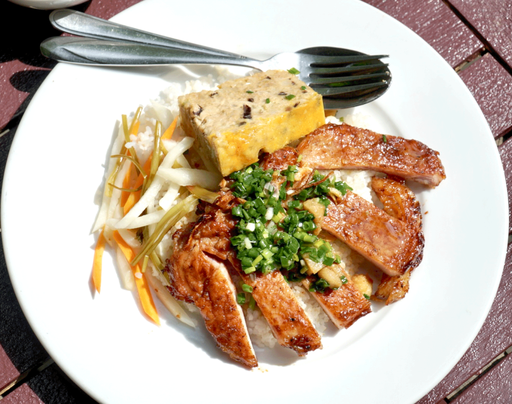 Nên ăn cơm tấm vào buổi sáng hoặc trưa