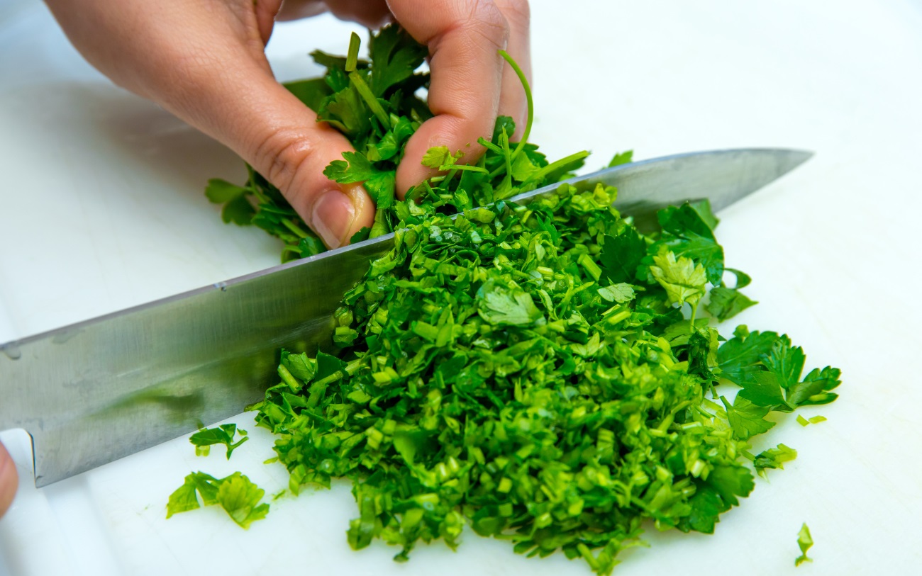 Uống nước rau mùi có tác dụng gì? Tìm hiểu lợi ích của rau mùi | TIKI