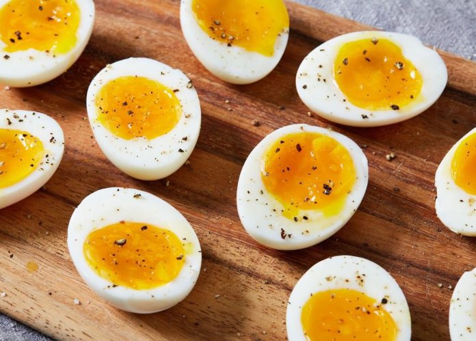Cách luộc trứng lòng đào