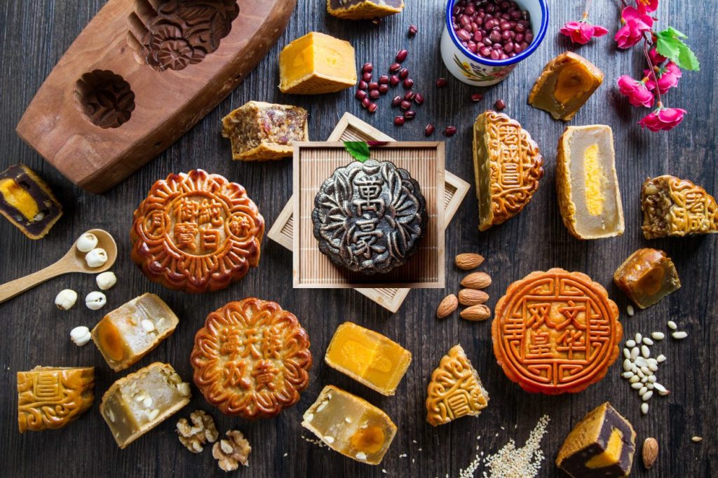 Bánh Trung thu làm bằng mật ong