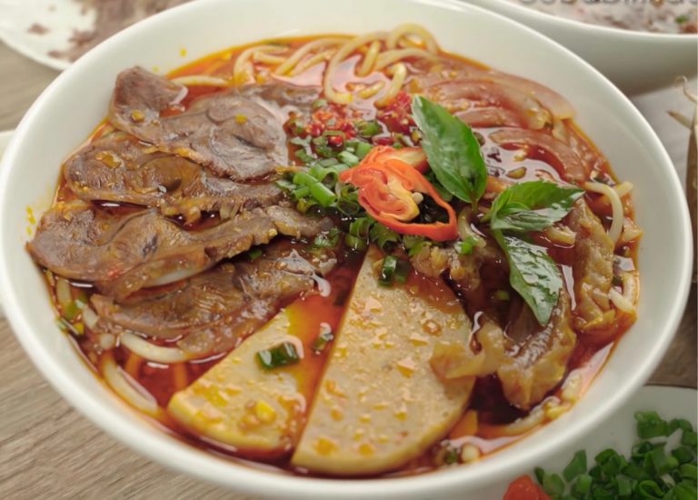 1 tô bún bò bao nhiêu calo? Ăn bún bò có tăng cân không?