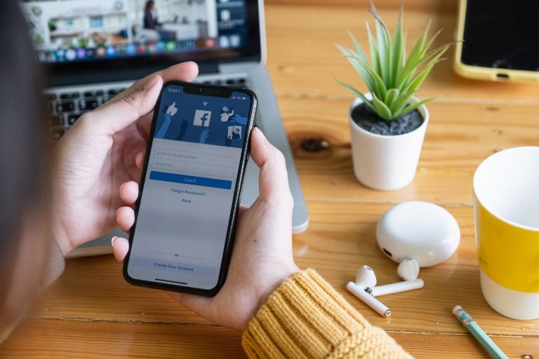 Cách bỏ chặn trên Facebook, messenger bằng điện thoại, máy tính