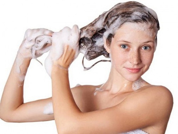 Gội đầu nhiều sẽ làm mất đi độ ẩm tự nhiên của tóc