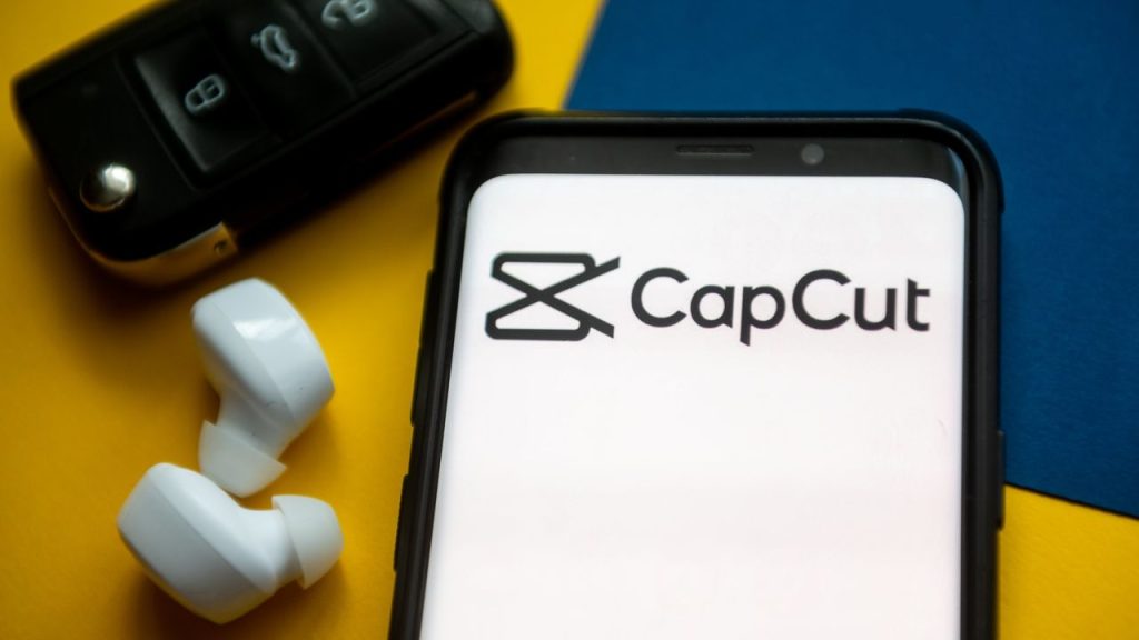 Tải phần mềm CapCut bên trên Smartphone Android hoặc iOS chỉ với vài ba bước đơn giản