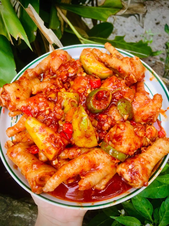 Cách làm chân gà sốt thái